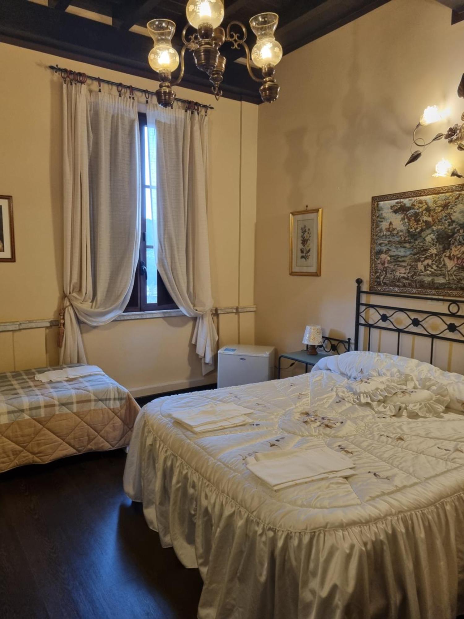 Palazzo Moraschi Subiaco Bed and Breakfast Buitenkant foto